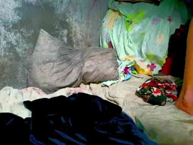 NaughtyWetPieXx webcam