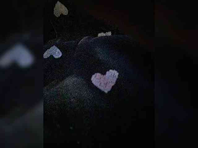 NaughtyWetPieXx webcam