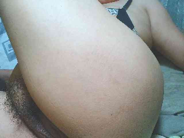 NaughtyWetPieXx webcam