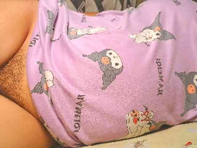 NaughtyWetPieXx webcam