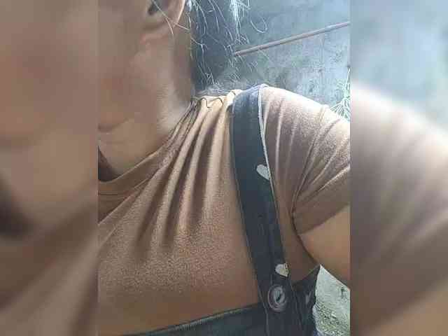 NaughtyWetPieXx webcam