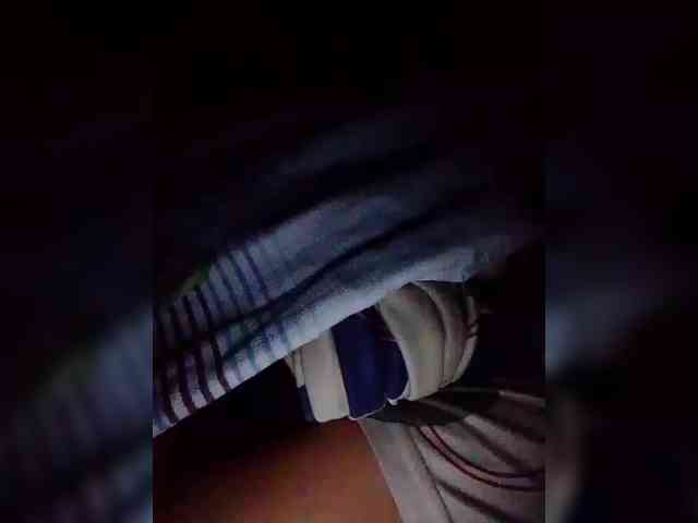 NaughtyWetPieXx webcam