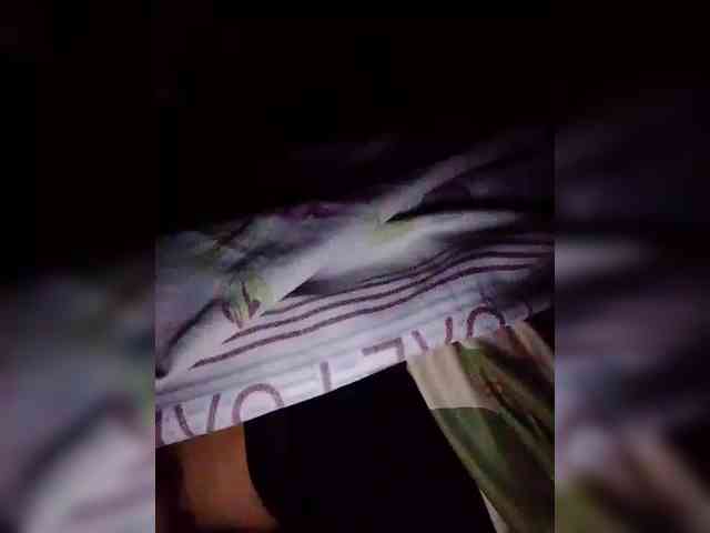 NaughtyWetPieXx webcam