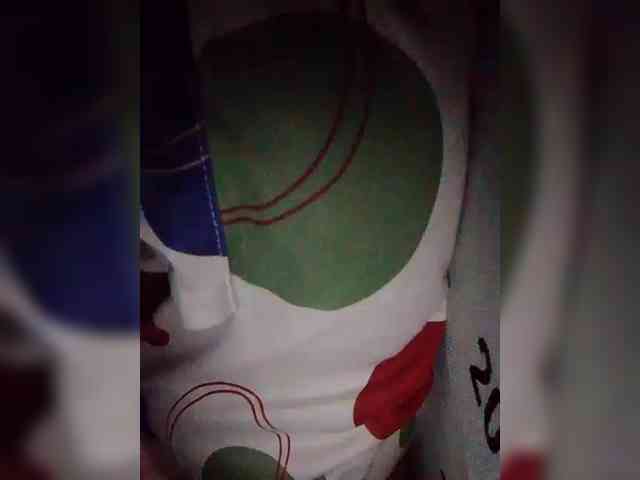 NaughtyWetPieXx webcam