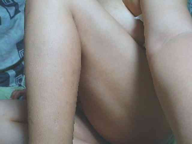 NaughtyWetPieXx webcam