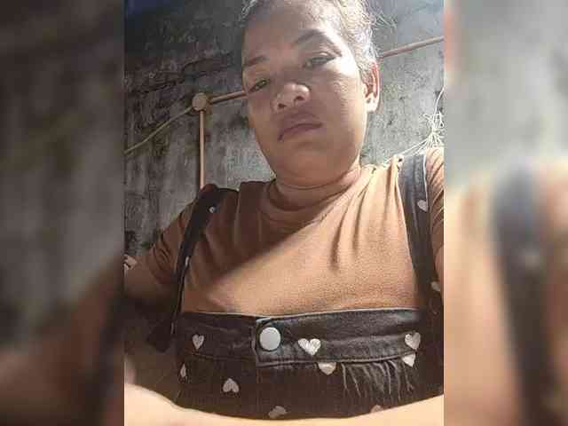 NaughtyWetPieXx webcam