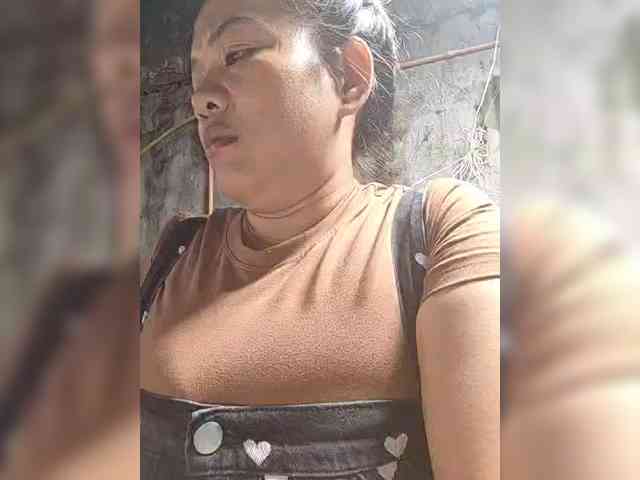 NaughtyWetPieXx webcam