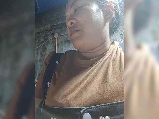 NaughtyWetPieXx webcam