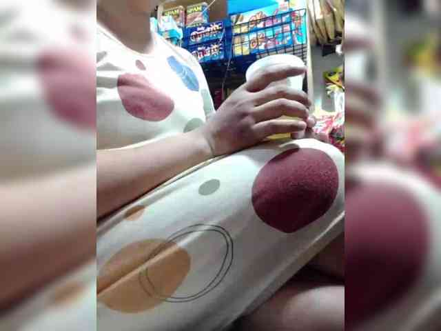 NaughtyWetPieXx webcam