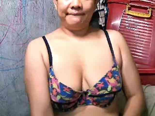 NaughtyWetPieXx webcam