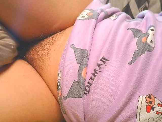 NaughtyWetPieXx webcam