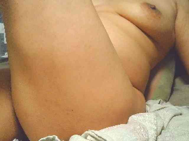 NaughtyWetPieXx webcam