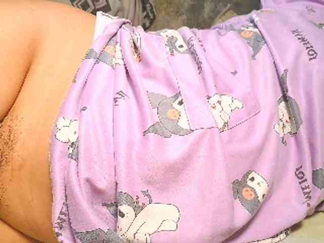 NaughtyWetPieXx webcam