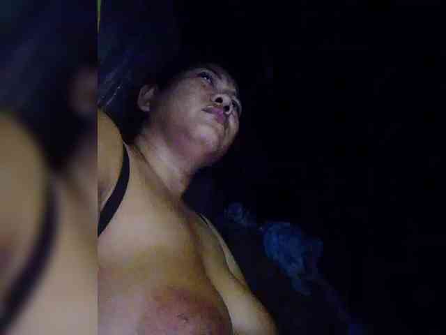 NaughtyWetPieXx webcam