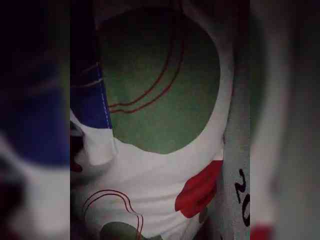 NaughtyWetPieXx webcam