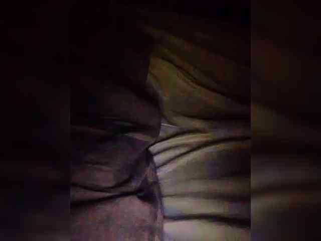 NaughtyWetPieXx webcam