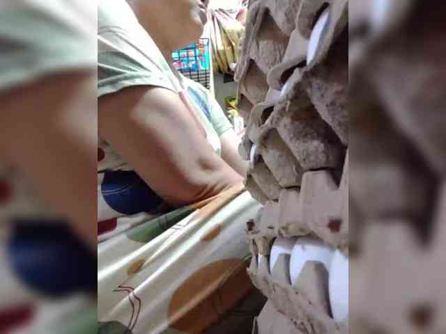 NaughtyWetPieXx webcam