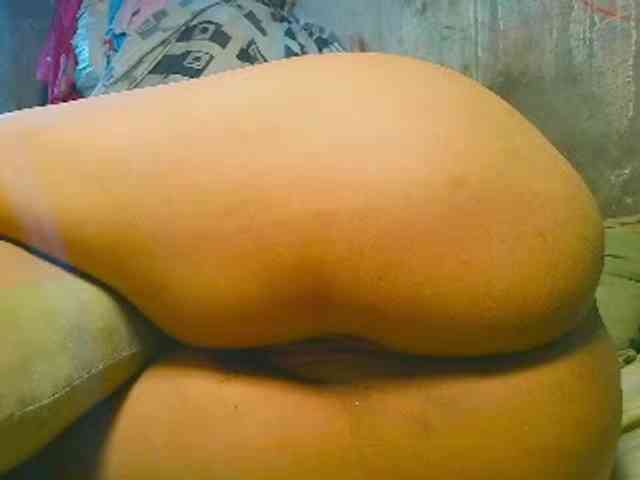 NaughtyWetPieXx webcam