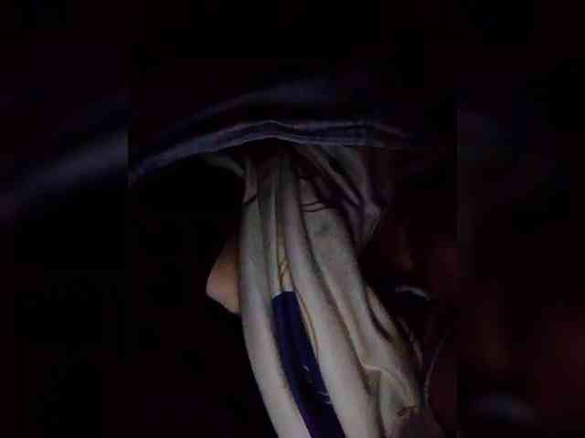 NaughtyWetPieXx webcam