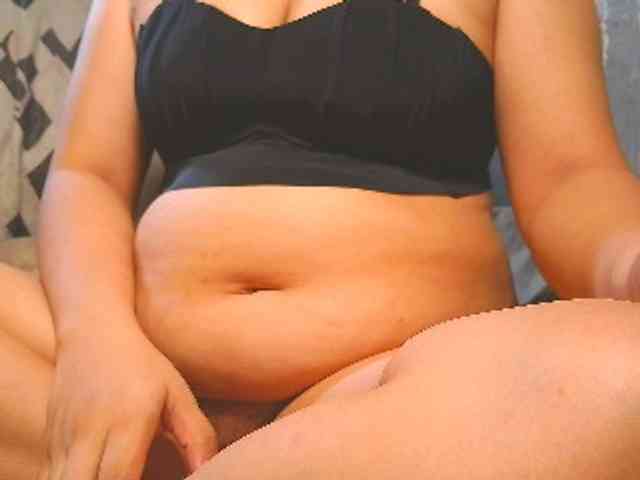 NaughtyWetPieXx webcam