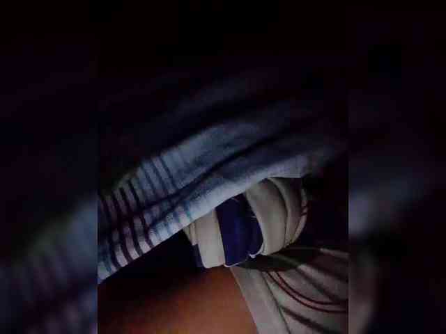 NaughtyWetPieXx webcam