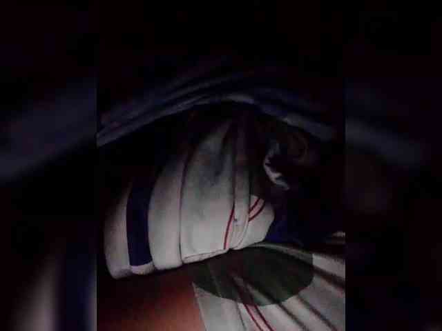 NaughtyWetPieXx webcam