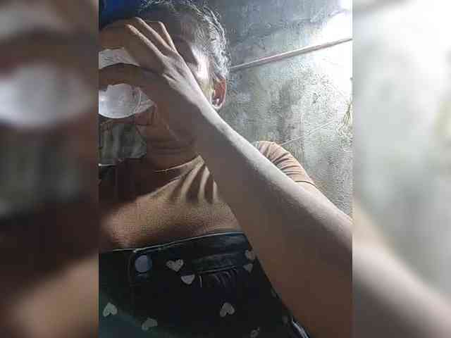 NaughtyWetPieXx webcam