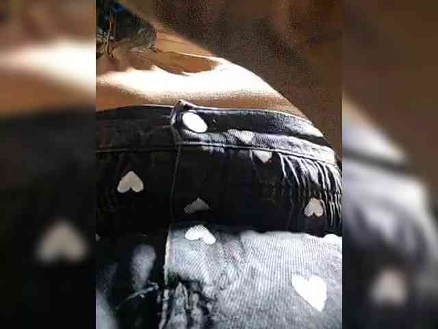 NaughtyWetPieXx webcam