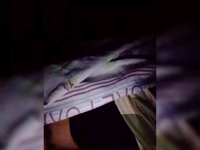 NaughtyWetPieXx webcam