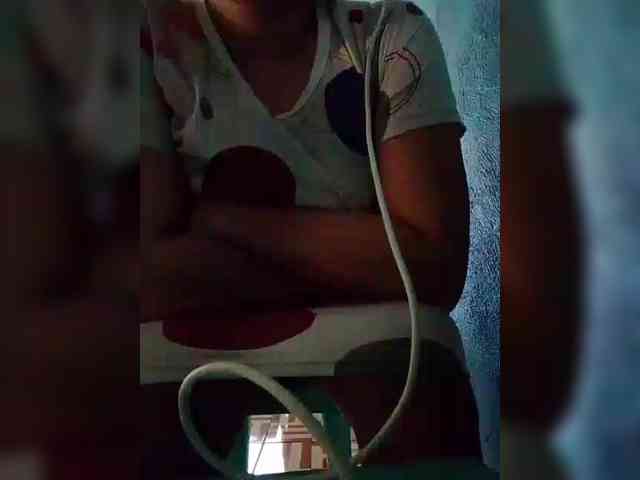 NaughtyWetPieXx webcam