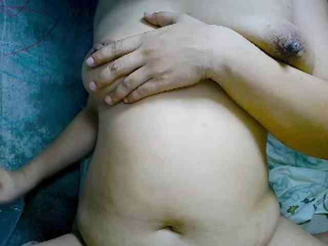 NaughtyWetPieXx webcam