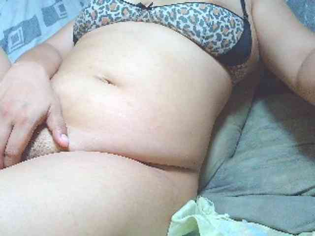 NaughtyWetPieXx webcam