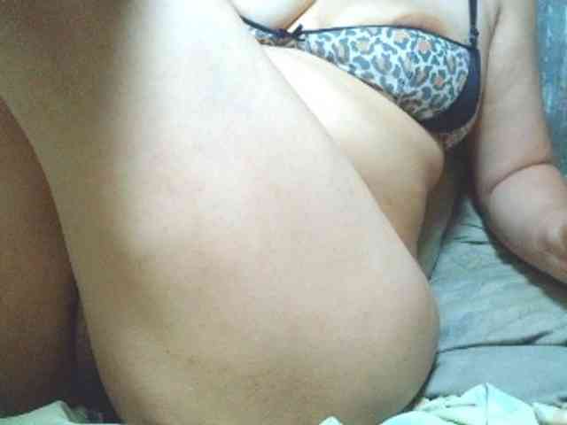 NaughtyWetPieXx webcam