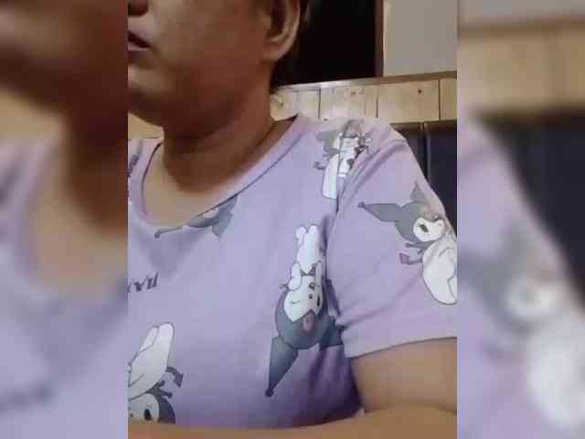 NaughtyWetPieXx webcam