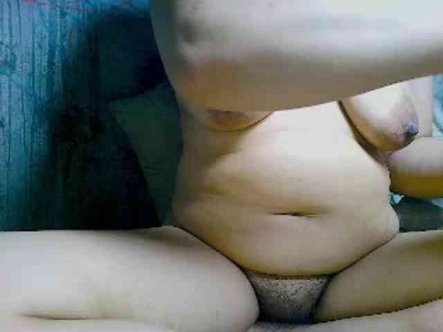 NaughtyWetPieXx webcam