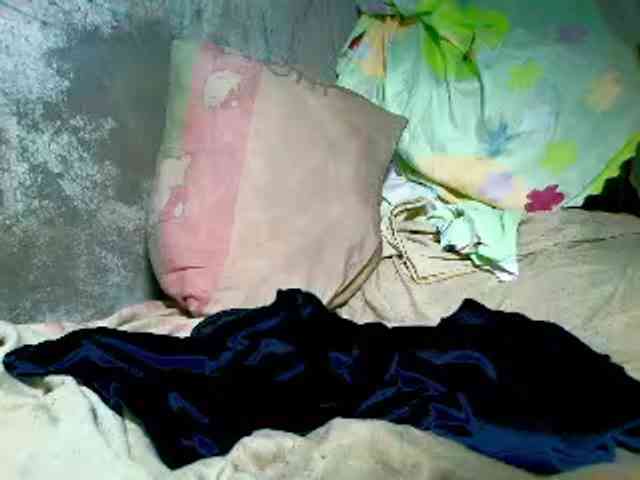 NaughtyWetPieXx webcam