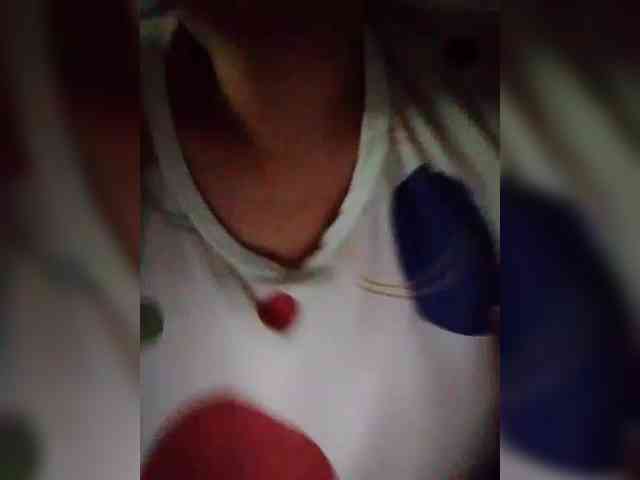 NaughtyWetPieXx webcam