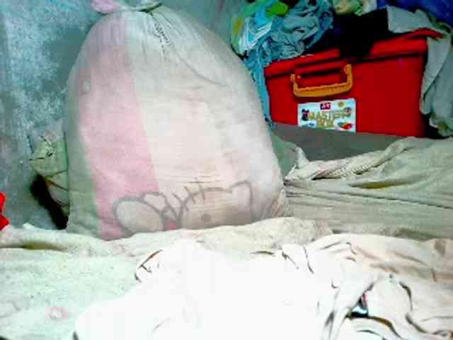 NaughtyWetPieXx webcam