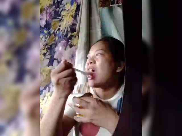 NaughtyWetPieXx webcam