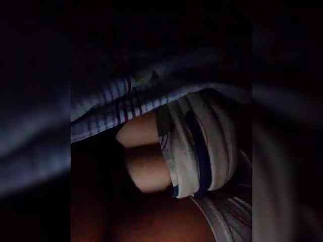 NaughtyWetPieXx webcam