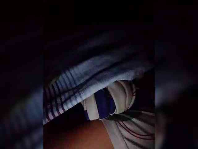 NaughtyWetPieXx webcam