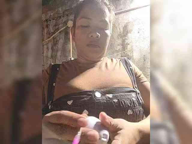 NaughtyWetPieXx webcam