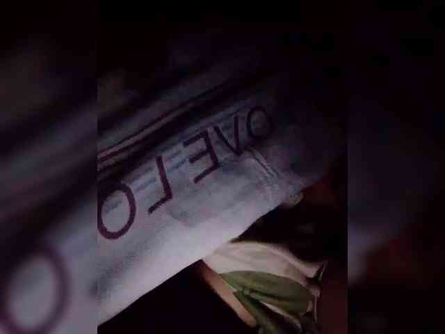 NaughtyWetPieXx webcam