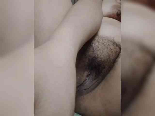 NaughtyWetPieXx webcam