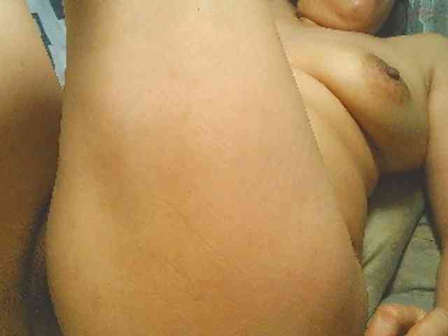 NaughtyWetPieXx webcam