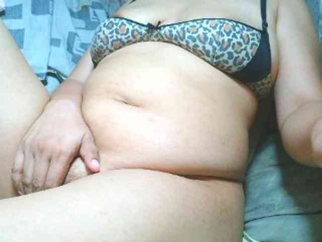 NaughtyWetPieXx webcam