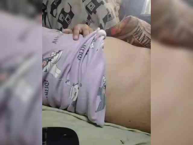 NaughtyWetPieXx webcam