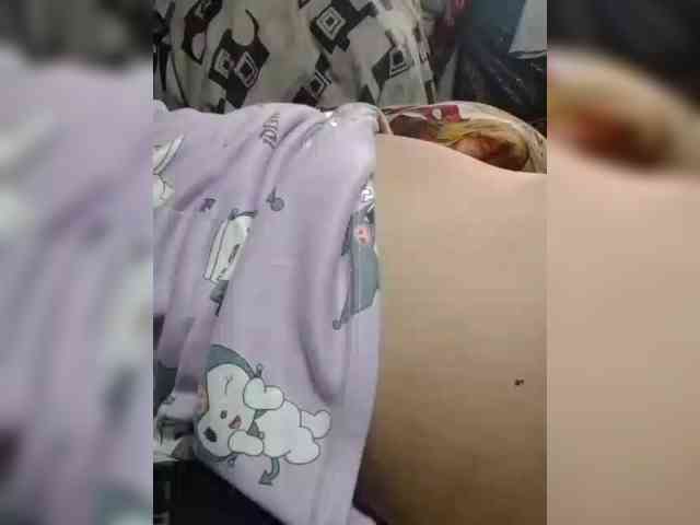 NaughtyWetPieXx webcam