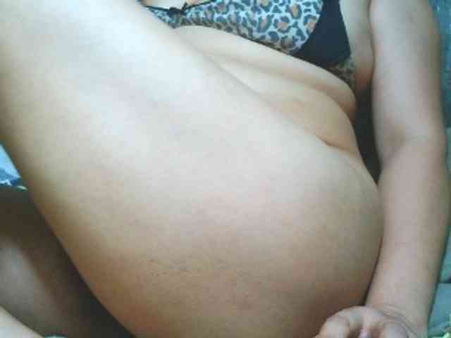 NaughtyWetPieXx webcam