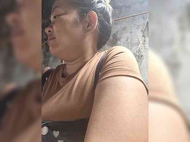 NaughtyWetPieXx webcam